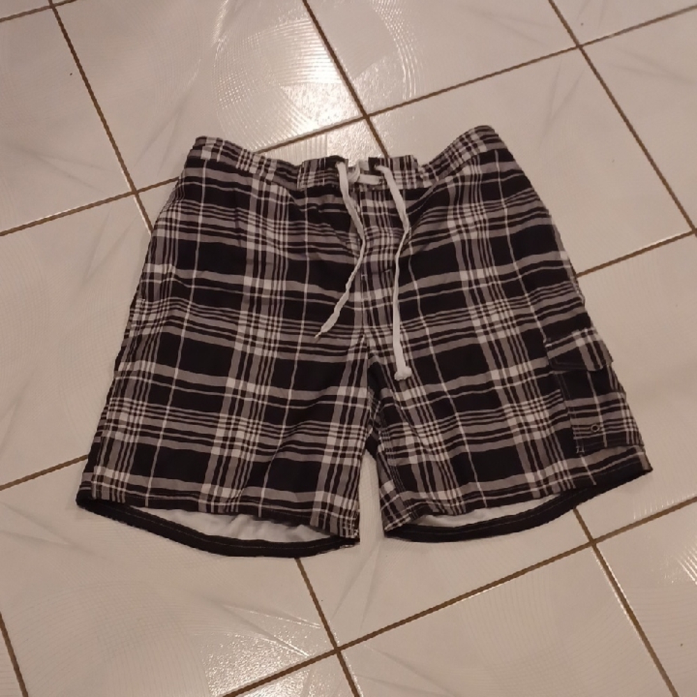 4/$40 Black & White Swim Shorts - Size Large